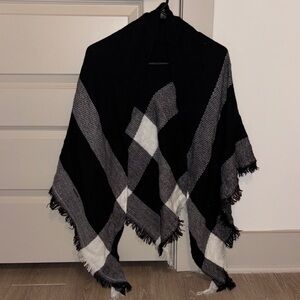 Chic Black and White Plaid Scarf